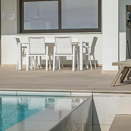 Villa Serenity Waves 8 *